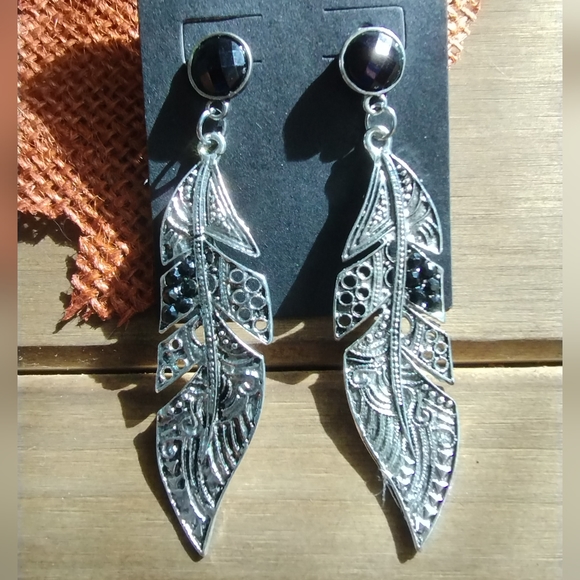 Silver and Black Rhinestone Leaf Pattern Earrings - Picture 12 of 13